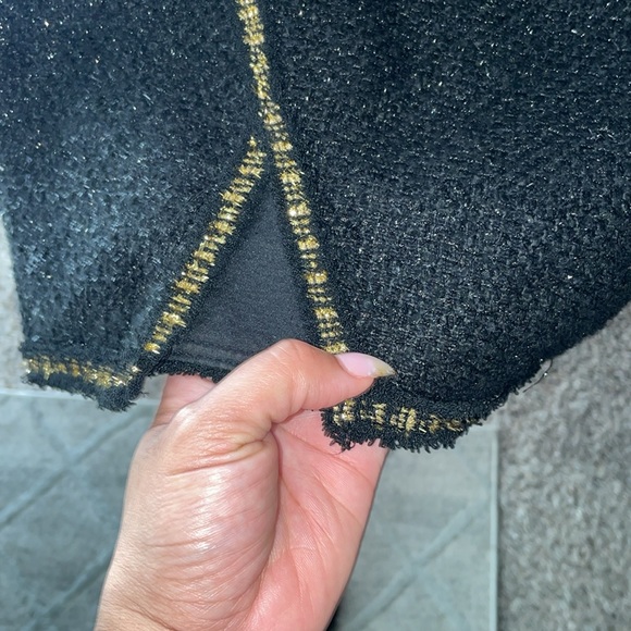 Black one sleeve dress with gold trimmings and button - Picture 4 of 5